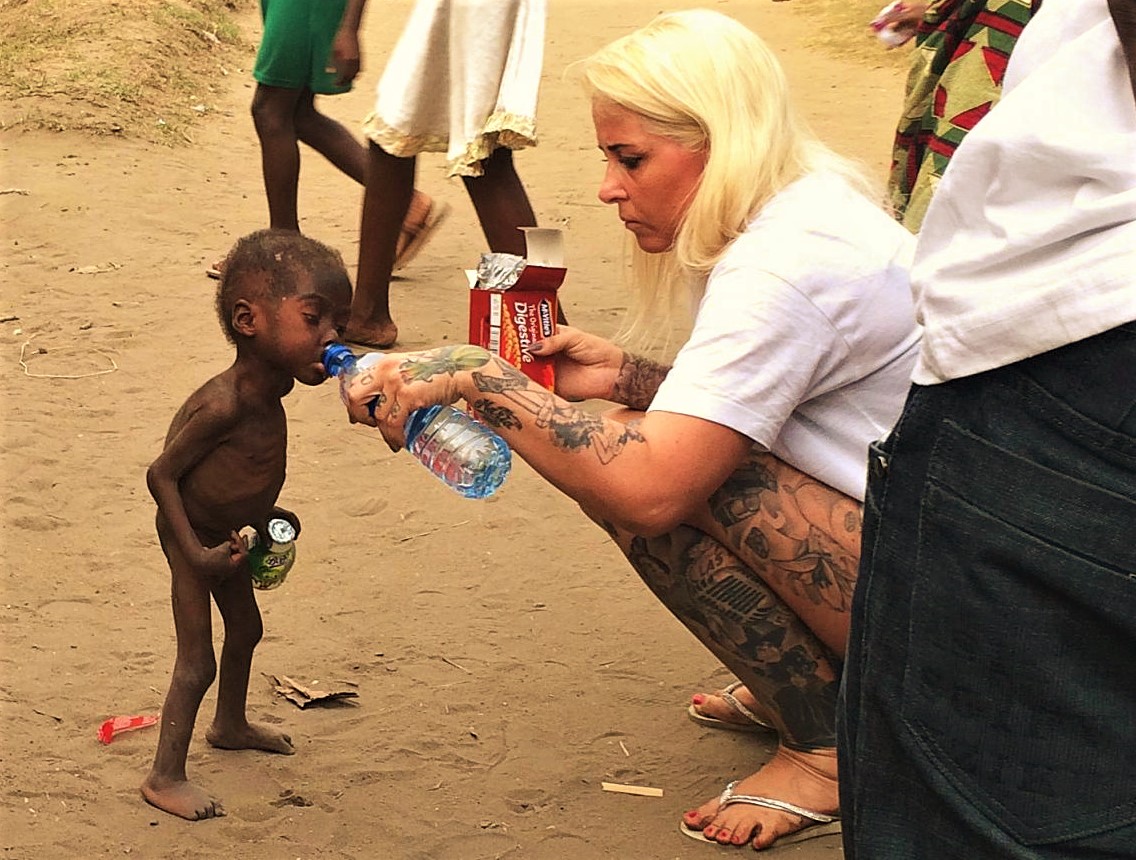 O daneză salvează de la moarte un copil nigerian de doi ani. Vezi cum arată băiatul acum