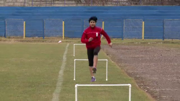 A luat de pe strada o copila care cersea, iar acum tanara are zeci de medalii. Povestea impresionanta a Iuliei