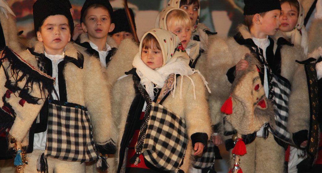 Mâine vin colindătorii la Călimănești!