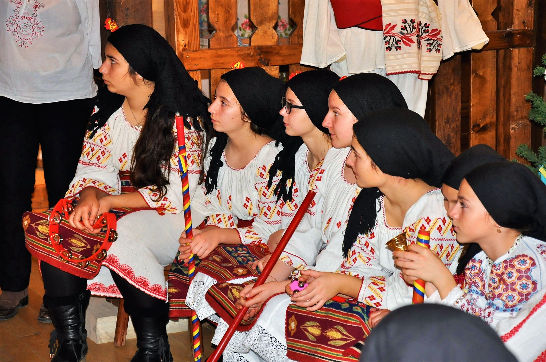 „Cântecul fusului – Scoarţa românească în patrimoniul UNESCO”, la Muzeul Olteniei Craiova!