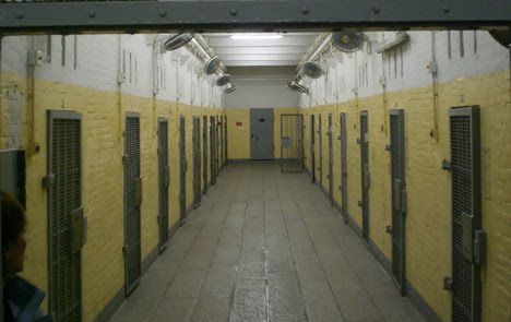 Patru copii în pușcărie!