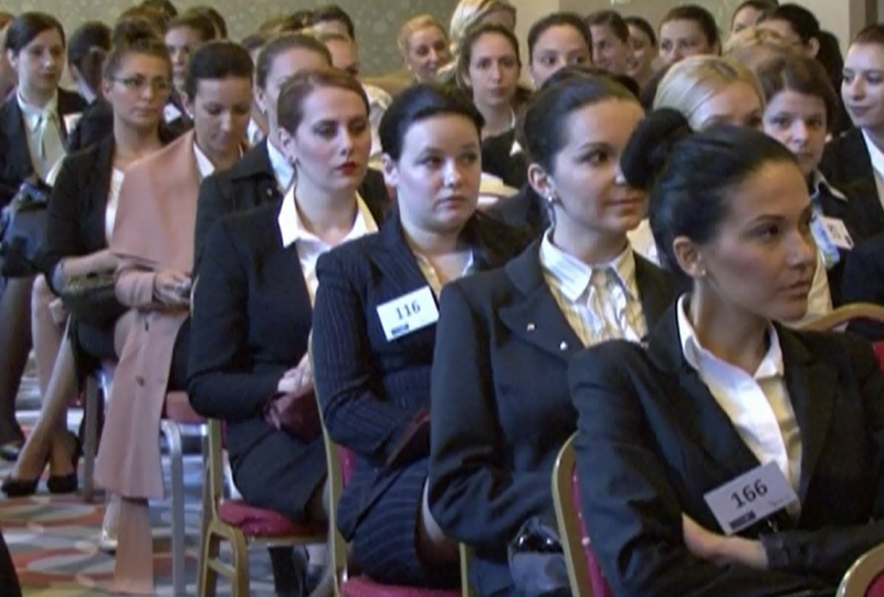 Cum să devii stewardesă