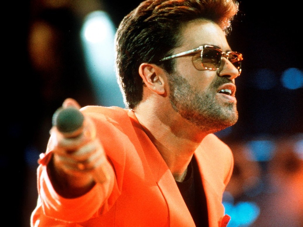 Ultimele imagini cu George Michael in public. Cantaretul era complet schimbat fata de imaginea cu care erau obisnuiti fanii