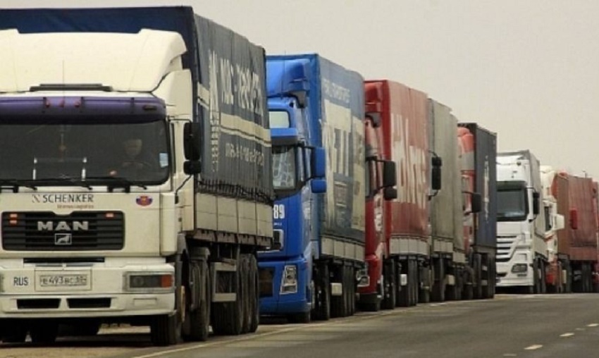 Cozi de 10 km în punctele de frontieră de la graniţa cu Bulgaria (audio)