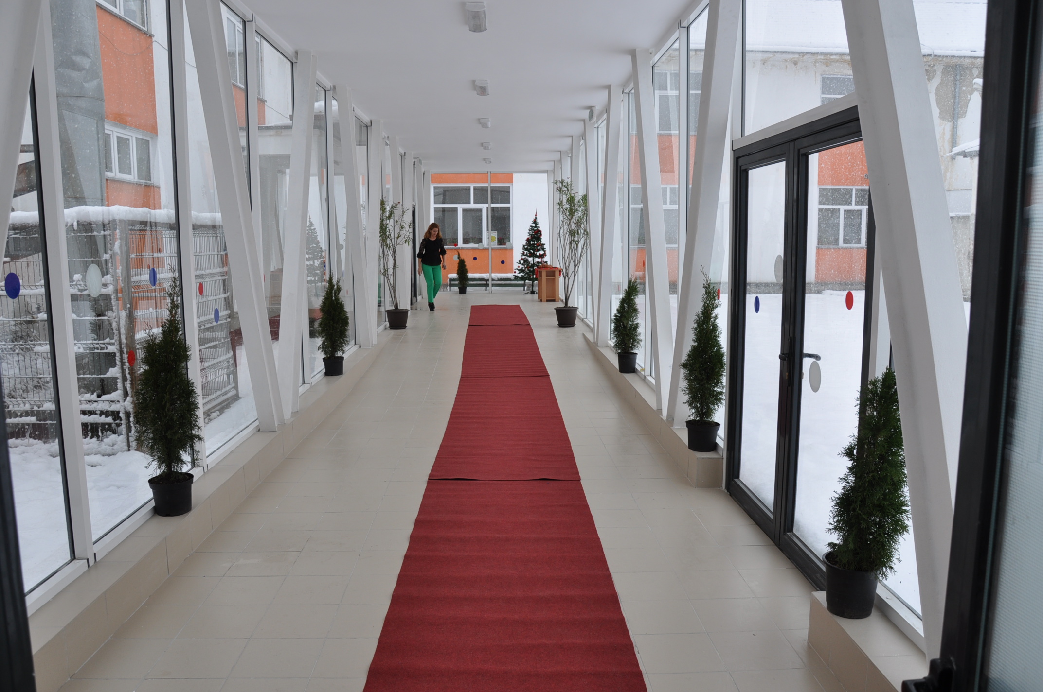 (audio+foto) Şcoala Gimnazială „Sf. Dumitru” Craiova a inaugurat un nou corp de clădire