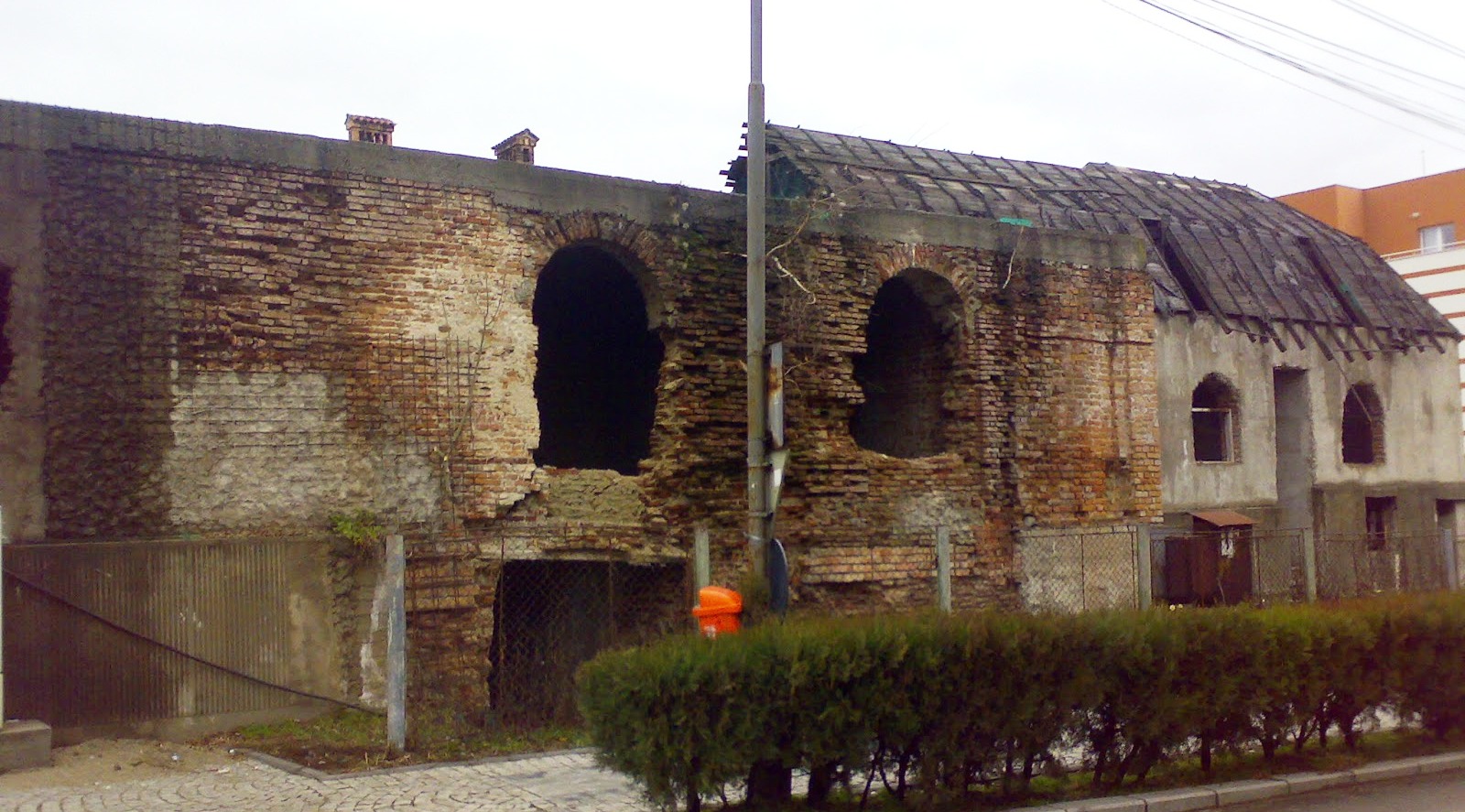 Clădirile şi terenurile neîngrijite vor fi supraimpozitate