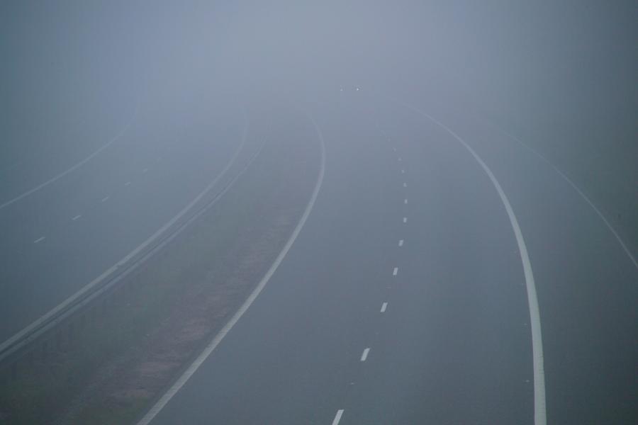 Cod galben de ceaţă în 11 judeţe. Pe A1, vizibilitatea scade pe alocuri sub 100 de metri