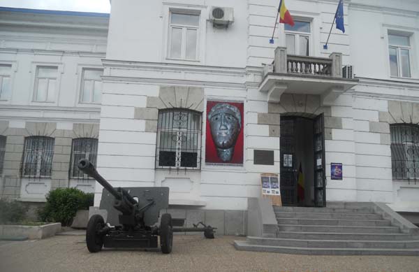 Simpozion la Vâlcea