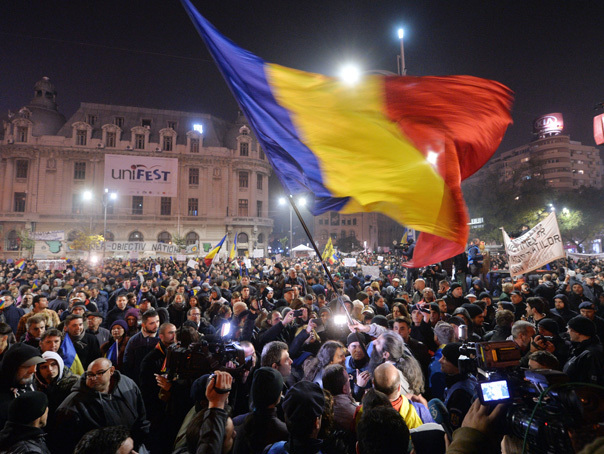 Proteste faţă de graţiere anunţate în Capitală şi zeci oraşe din ţară şi în diaspora Citeste mai mult: adev.ro/okj7so