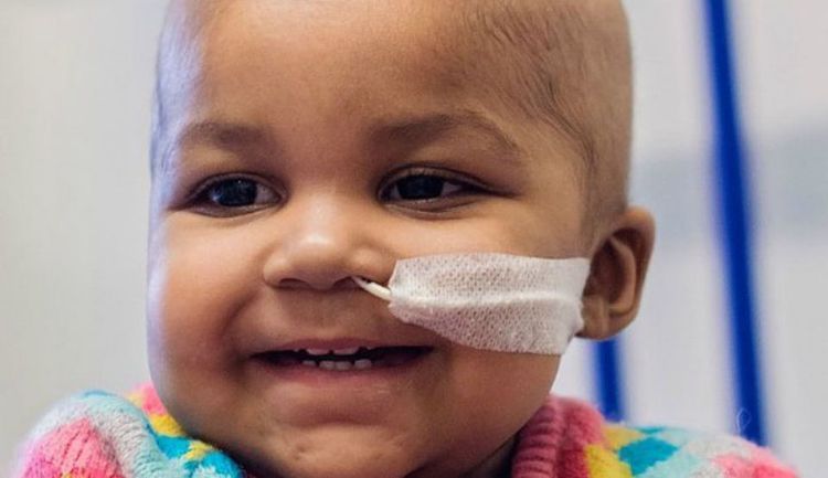 Premieră medicală: doi bebeluşi au fost trataţi de cancer cu ajutorul unor celule modificate genetic