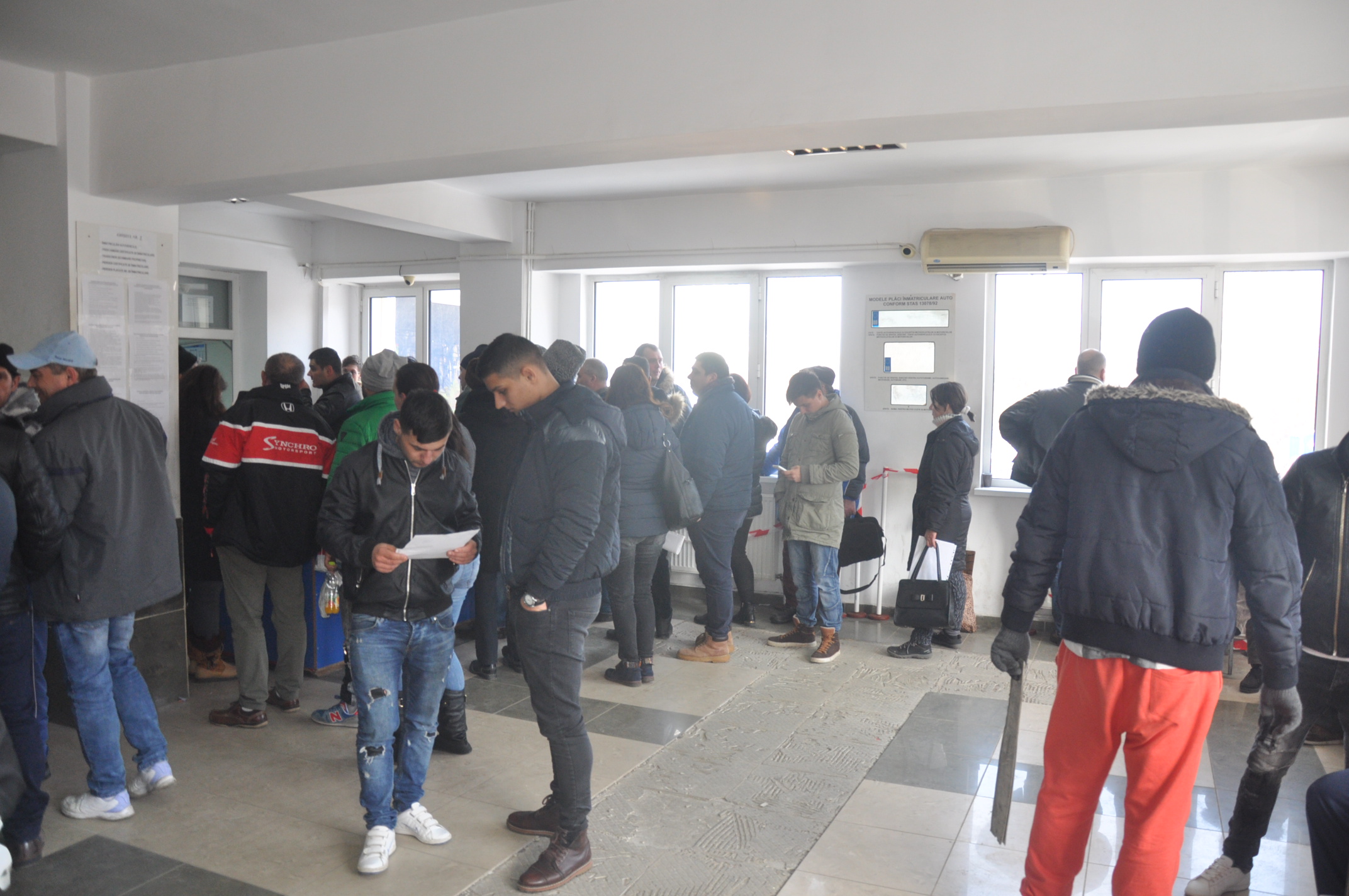 Serviciul Public Comunitar Regim Permise de Conducere și Înmatriculare a Vehiculelor Dolj îşi desfăşoară activitatea fără cozi interminabile