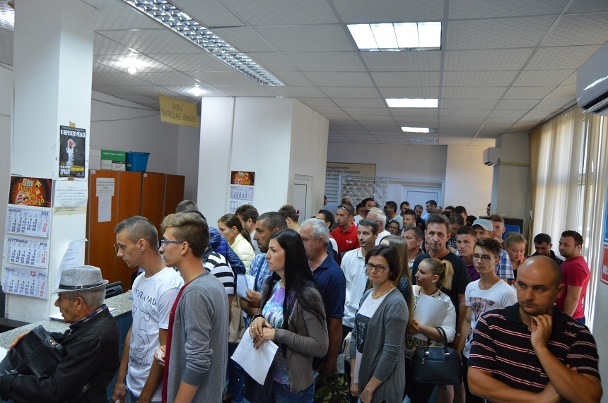 Cozi la Registrul Auto (audio)