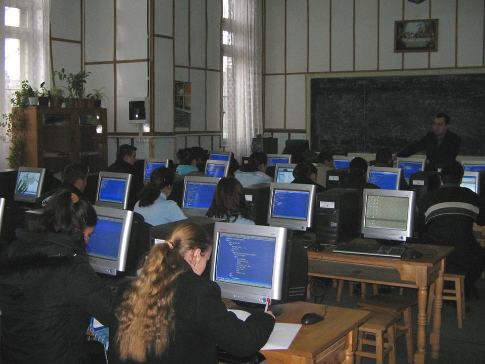 Ministrul Educației își dorește dotarea școlilor din mediul rural în urma unei asocieri cu firme IT