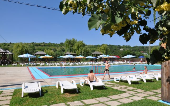 Comuna-fenomen a României. Arată ca în Occident, dar se află în epicentrul sărăciei