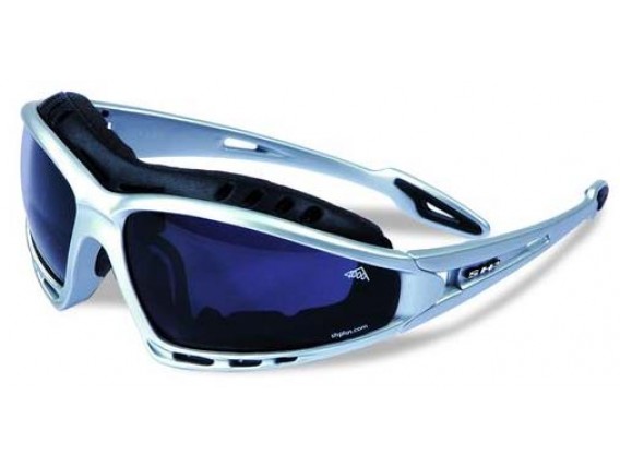 De ce trebuie să porţi ochelari de soare şi iarna