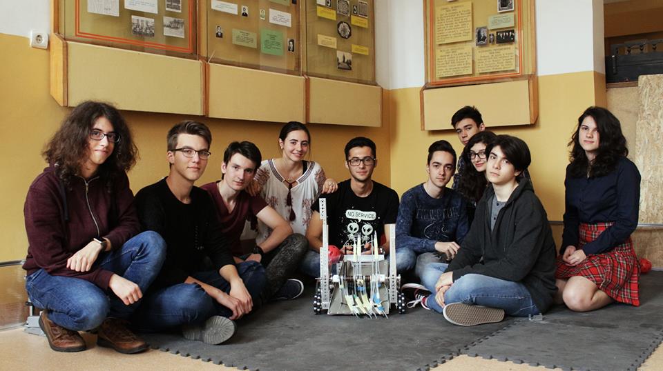Elevi din Craiova, inventatorii unui robot pentru campionatul First Tech Challenge
