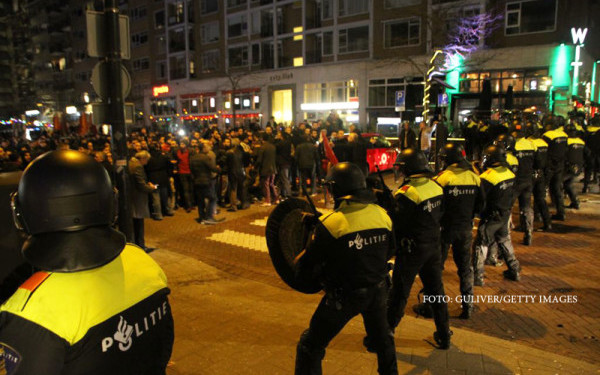 Razboi diplomatic intre Turcia si Olanda. Protestarii pro-Erdogan au provocat haos in Rotterdam, Ankara anunta un raspuns dur