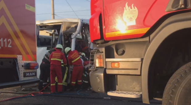Doi morti si opt raniti intr-un accident pe DN1