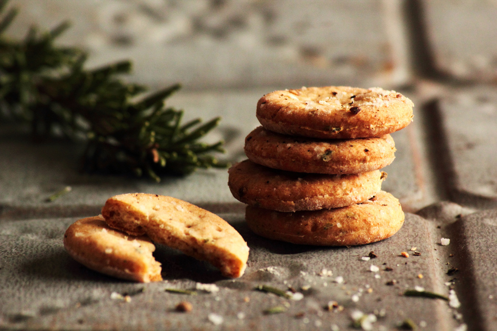 Reteta de post: biscuiti cu masline si rozmarin