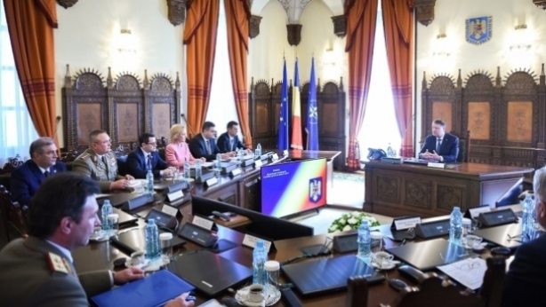 Membrii CSAT se reunesc, astăzi, sub conducerea şefului statului