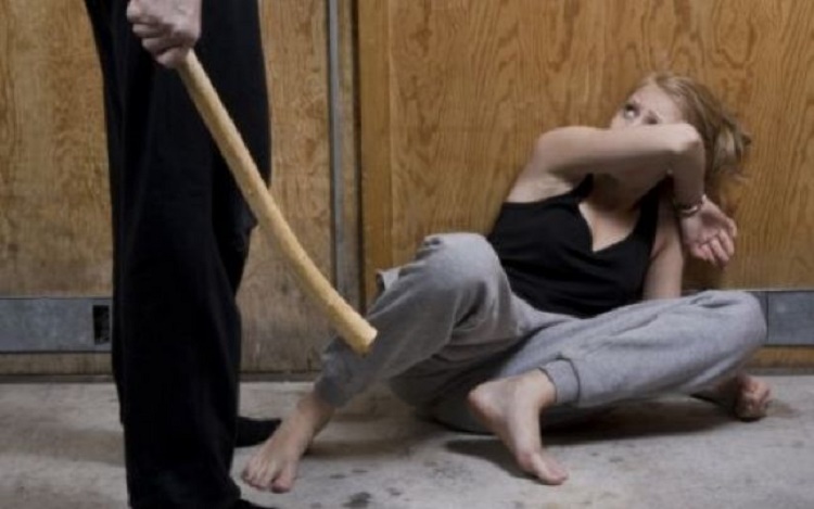 Discuții cu femeile românce supuse abuzurilor în Italia (audio)