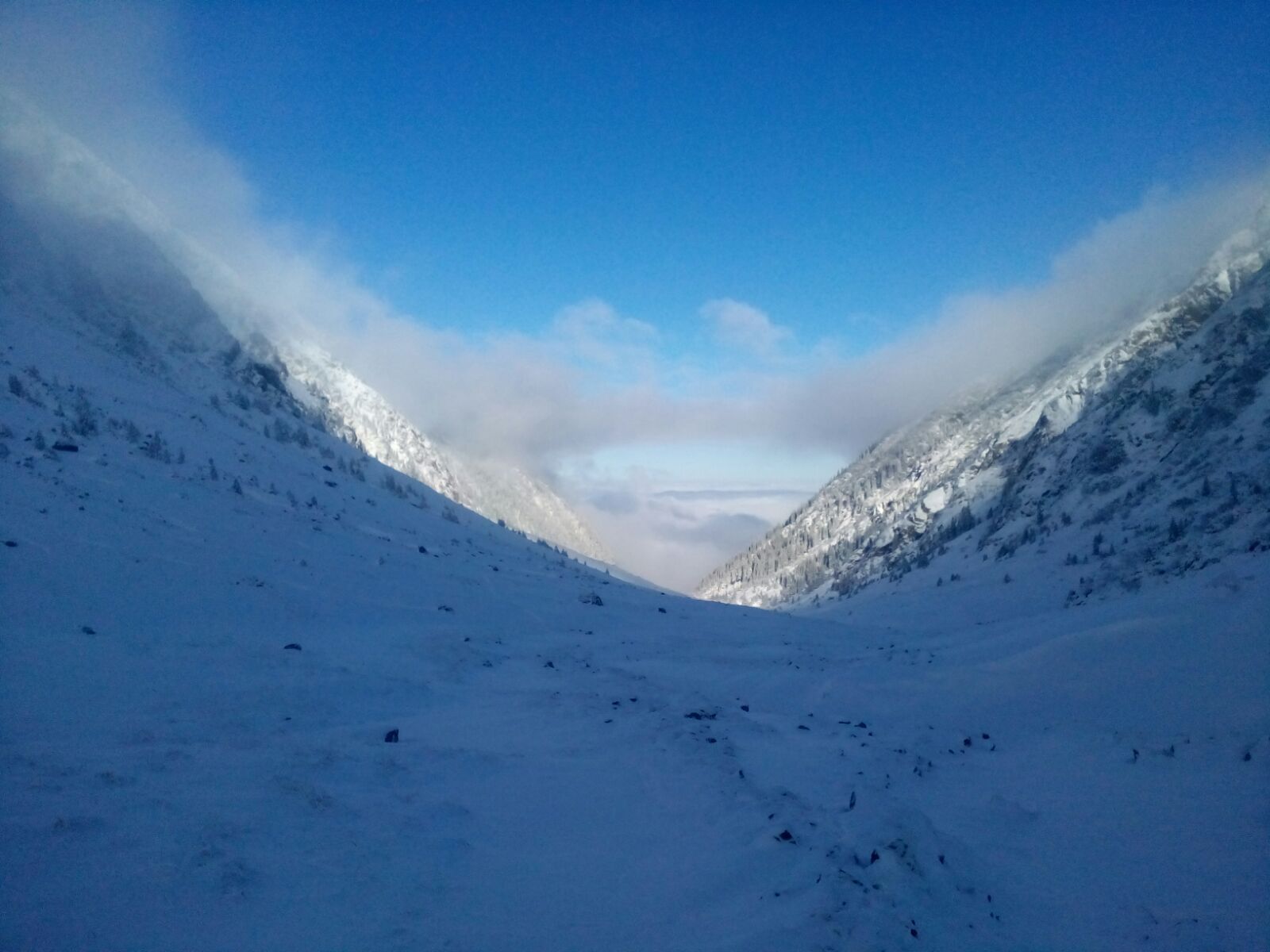 Doi alpinişti din Craiova, rătăciţi în Masivul Retezat