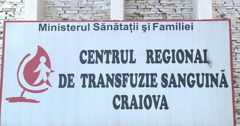 Percheziții la Centrul de transfuzii sanguine Craiova. Un medic și o asistentă, prinși că vindeau sânge