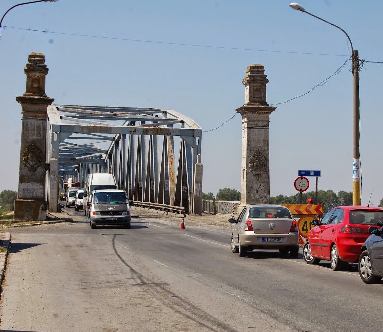 Se reia circulația peste Podul Olt, la Slatina