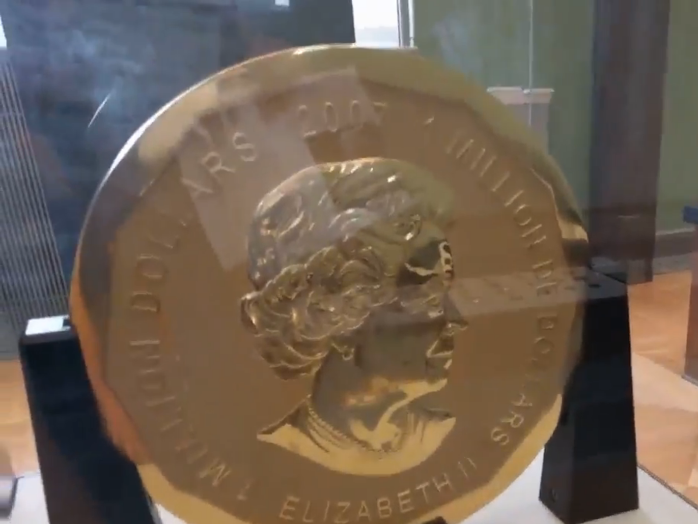 O monedă extrem de valoroasă,care cântăreşte 100 de kilograme a fost furată dintr-un muzeu din Berlin