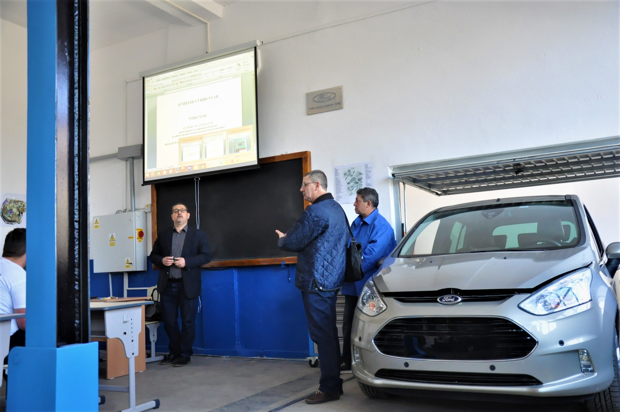 ( Foto ) Elevii Liceului Tehnologic Auto vor face practică într-un atelier cu aparatură modernă