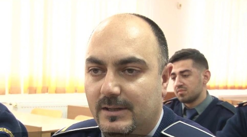 De la sutana, la uniforma de politist! Povestea unui fost preot din Mehedinti