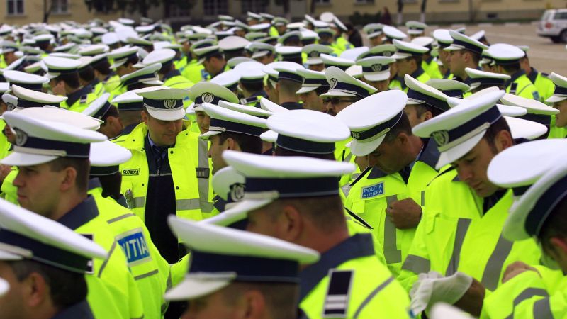 3.000 de politisti protesteaza la Guvern