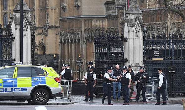 ATACUL din Londra. Khalid Masood este criminalul de la Westminster. Bilanţul atacului terorist a ajuns la cinci morţi