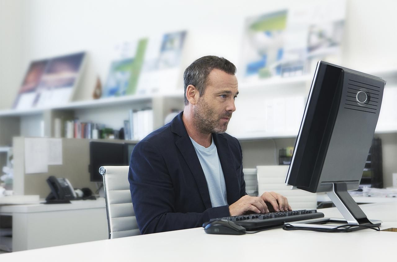 Cum să-ţi protejezi ochii dacă lucrezi în faţa calculatorului toată ziua