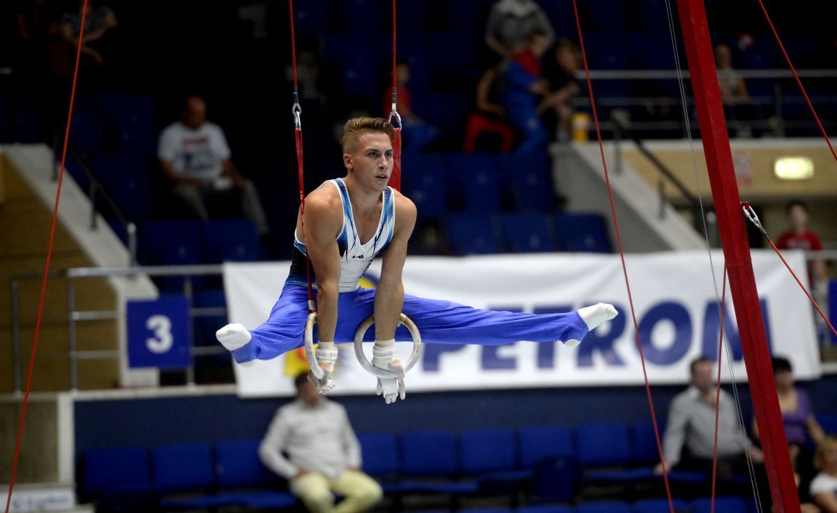 Gimnastică: Laurențiu Nistor, accidentat la spate, a fost scos cu targa din sala de concurs