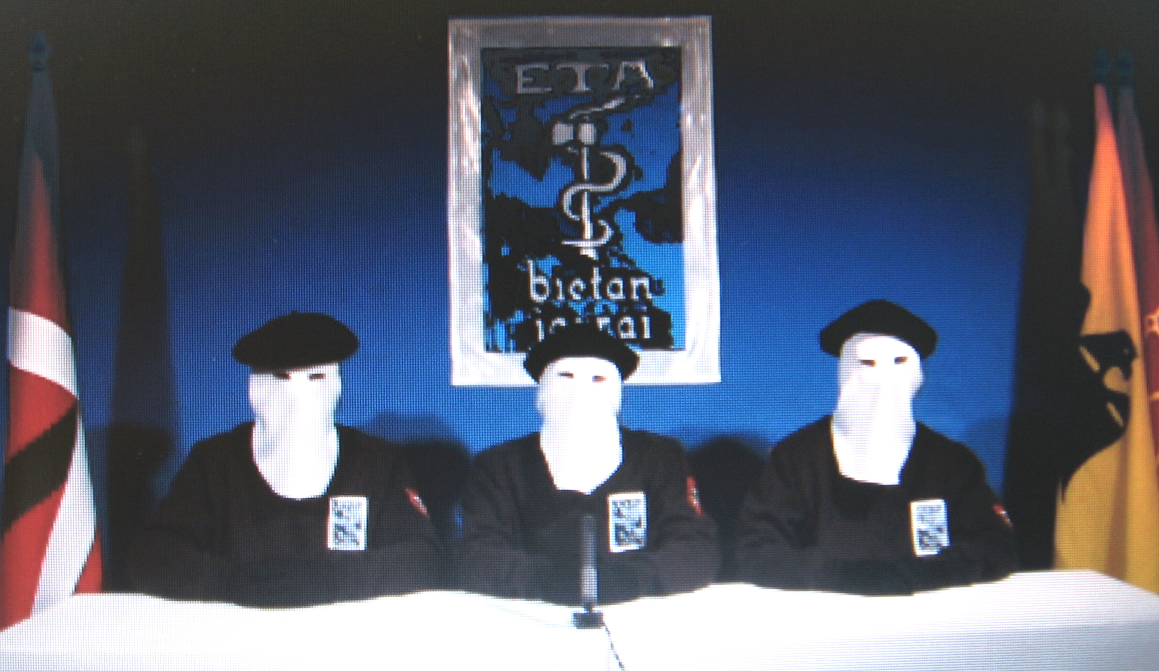 ETA, clasificata ca „organizatie terorista” de UE, a furnizat politiei o lista cu 12 ascunzatori de arme si explozibili