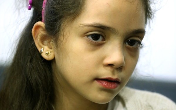 Fetita siriana care publica mesaje pe Twitter din mijlocul bombardamentelor din Alep va scrie o carte