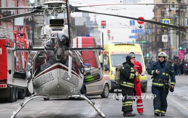 Imagini cu interventia fortelor de ordine, dupa explozia din Sankt Petersburg