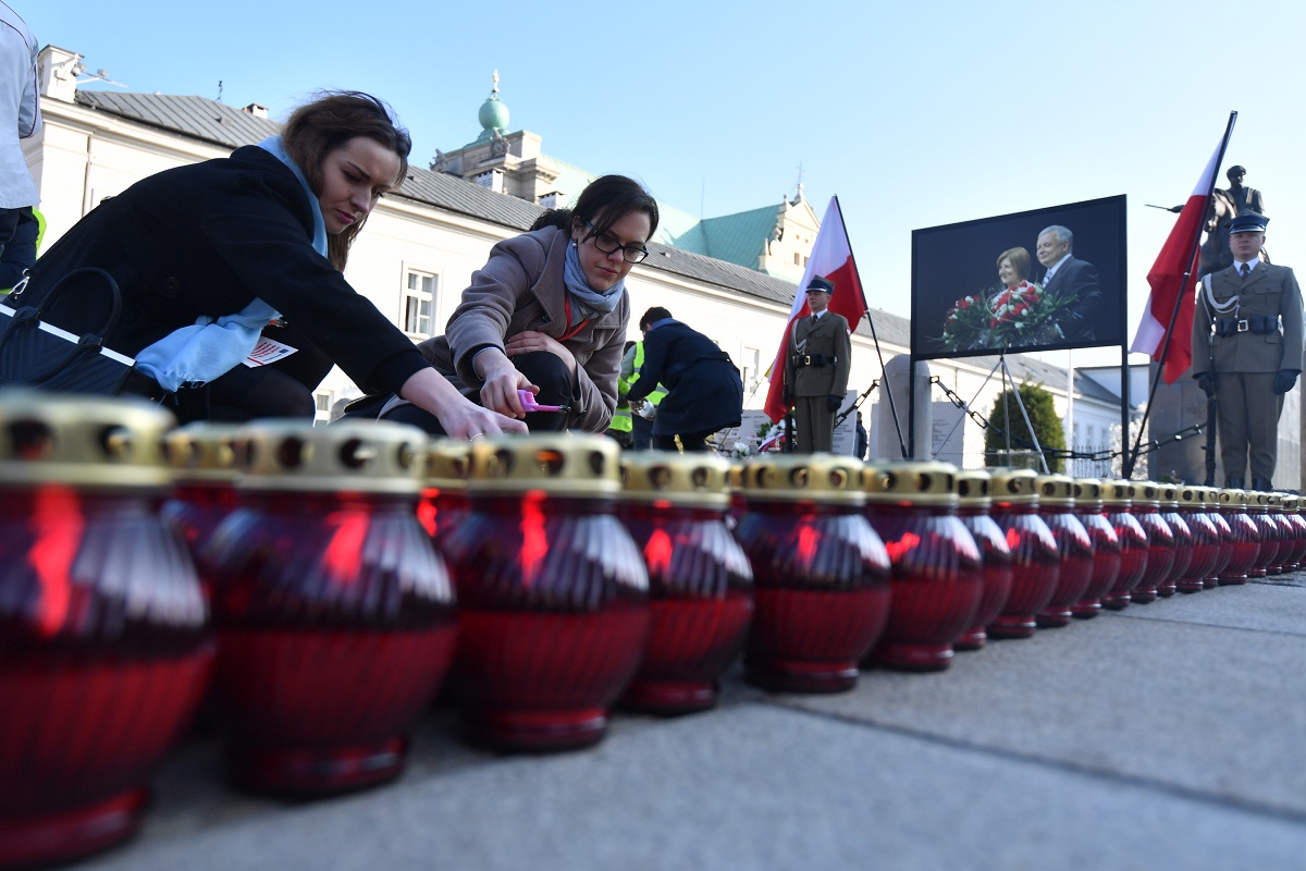 Polonia a marcat şapte ani de la prăbuşirea la Smolensk a aeronavei prezidenţiale