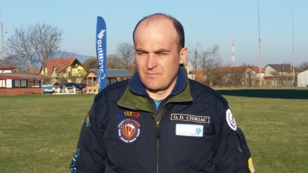 Nou record european de altitudine la salt cu parașuta