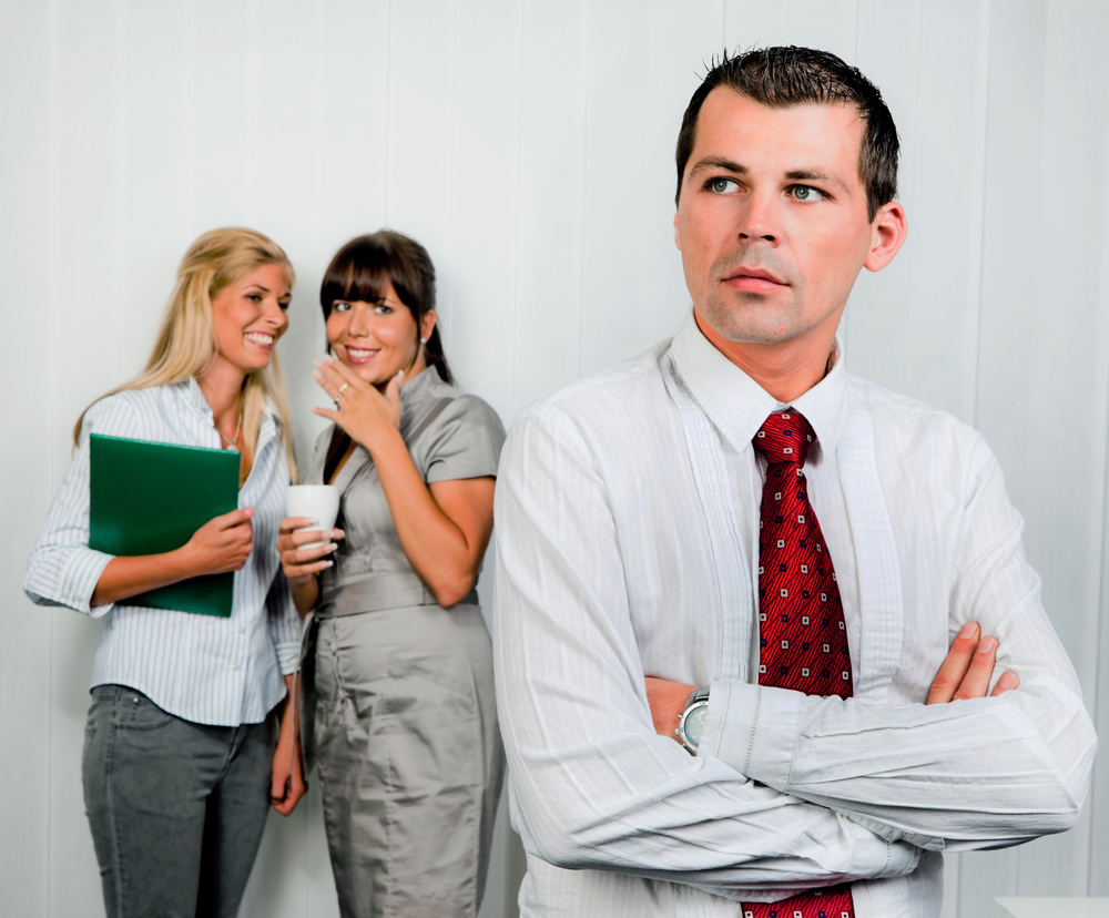 Ghidul bunelor maniere in societate. Obiceiuri pe care oamenii le cred politicoase, dar nu sunt asa!