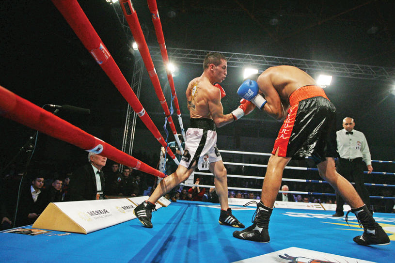 Pugilistul Viorel Simion „Bombardierul”, invins la puncte pe Wembley!