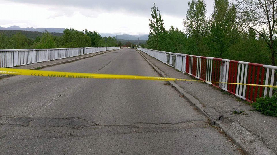 Se reia circulația pietonală pe podul de la Turcinești