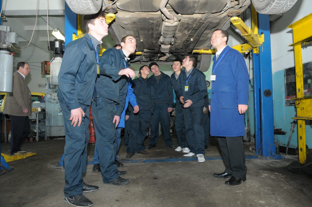 Primii elevi care vor semna contracte de școlarizare cu un angajator vor fi în județul Olt