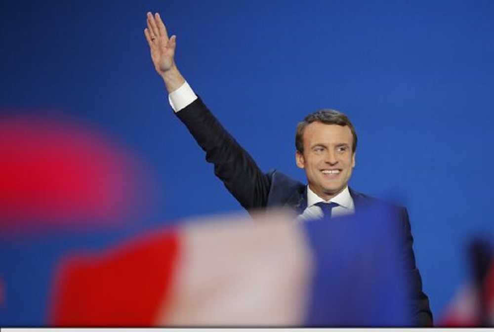 Emmanuel Macron a început consultările (audio)