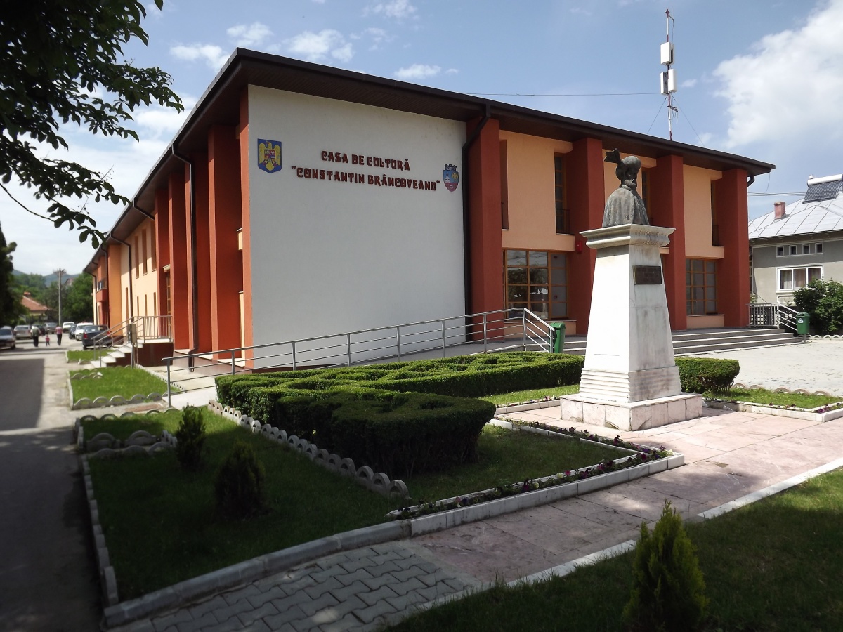 Scriitori în Patria ceramicii românești