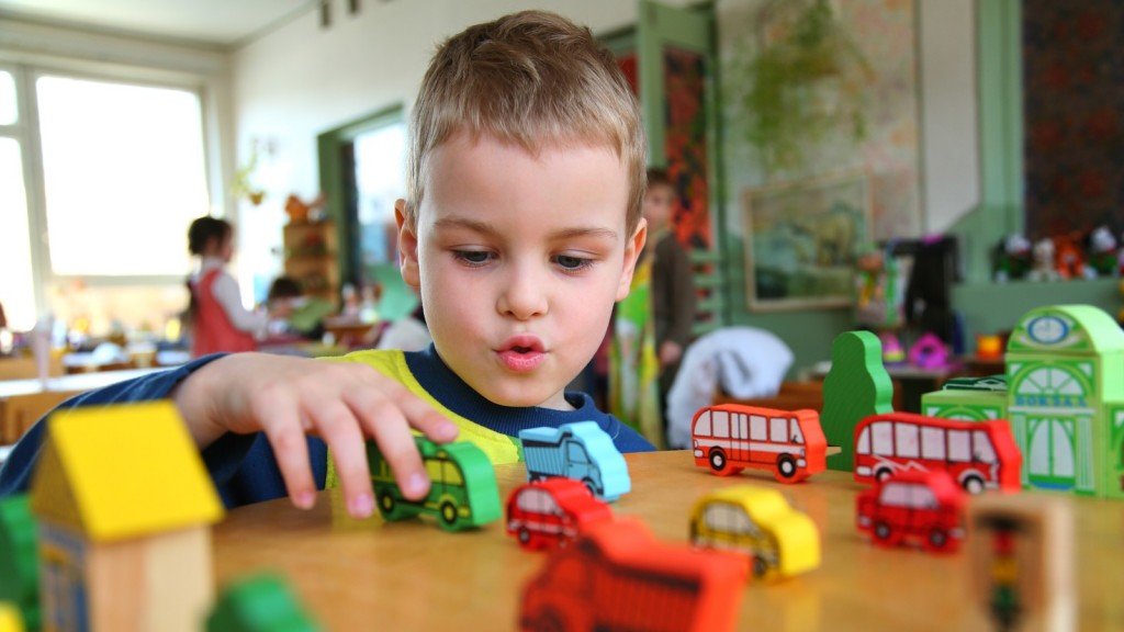 ( audio ) Înscrierile la grădiniţă. Perioadă, criterii de departajare și acte necesare la înscriere