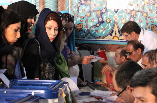 In Iran se aşteaptă rezultatele parţiale la alegerile prezidenţiale