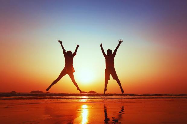 8 trucuri simple care te pot ajuta să trăieşti mai mult şi să fii mai fericit