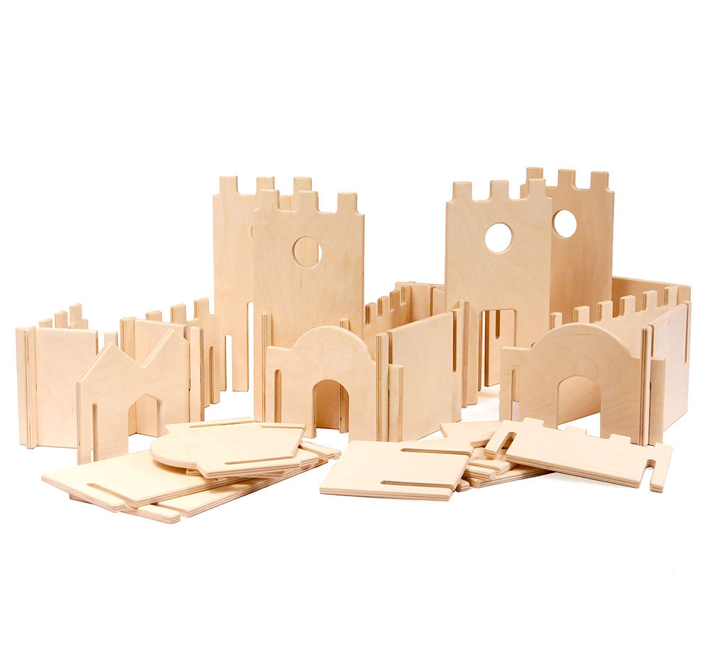 Deţinuţii din Penitenciarul Craiova au confecţionat jucării din lemn şi le-au oferit copiilor cu autism